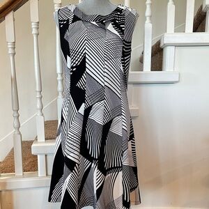 Enforces geometric dress